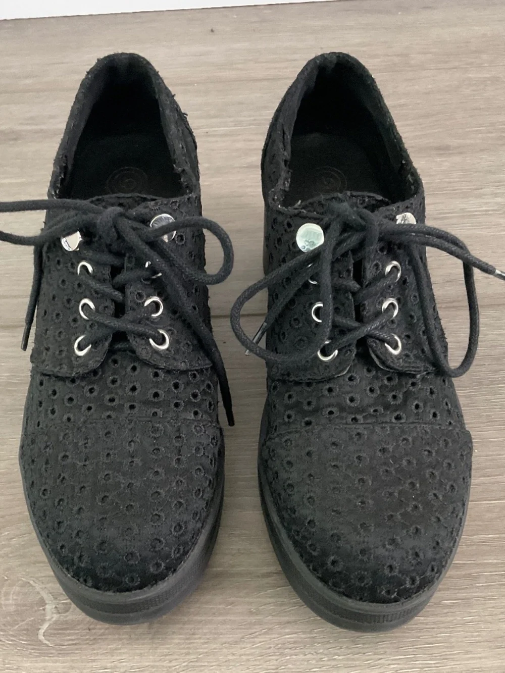 URBAN OUTFITTERS Eyelet Oxford Platform Black Size 7 LIKE NEW
